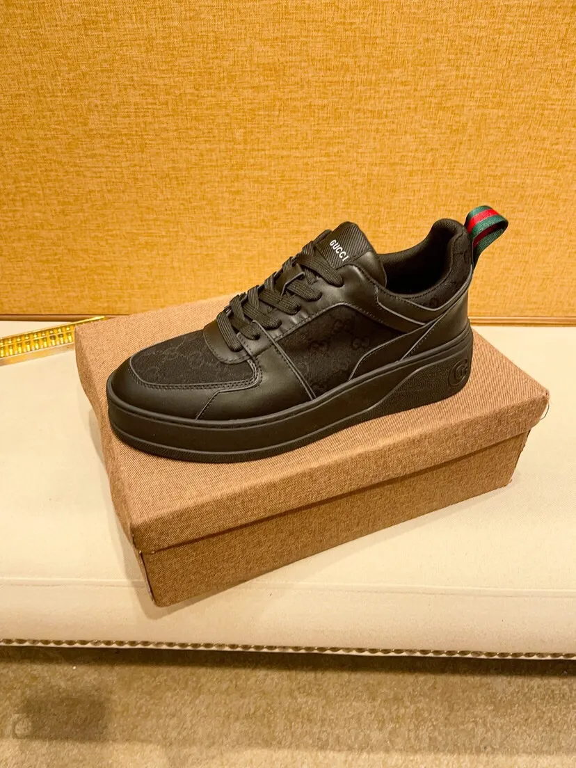 Factory price 420 [Gucci] Gucci's latest casual Korean-style men's shoes, new autumn and winter design, perfect workmanship, cabinet quality, upper: cowhide material, leather lining; soft and comfortable, rubber outsole is super light, wear-resistant, simple, versatile fashion men's shoes, color optional, size 38--44